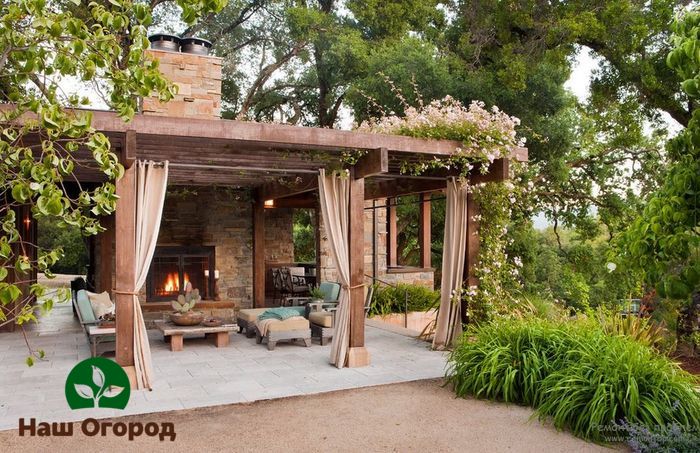 Ausgestattete Pergola im Ferienhaus