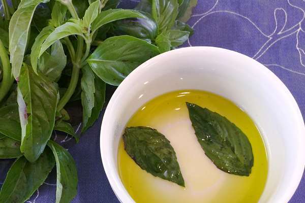 benefits of basil re5g4g