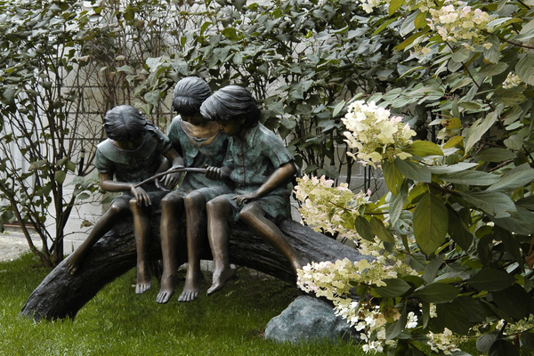 Garden sculpture