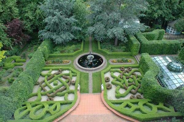 English style in landscape design