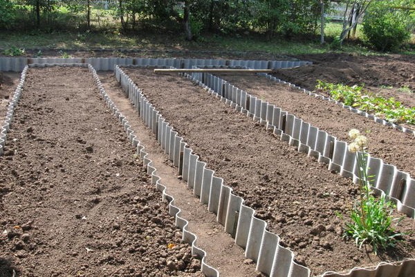 plastic fences + for garden beds