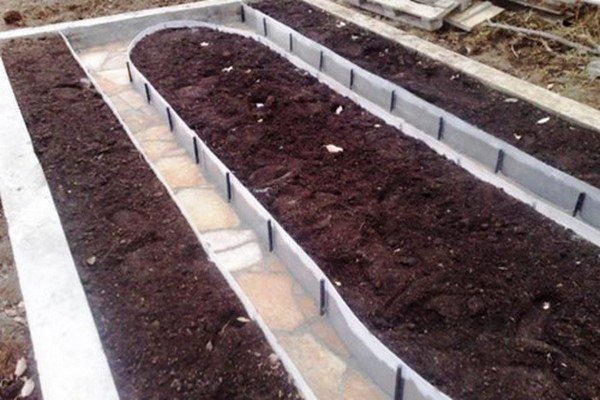 plastic fences + for garden beds