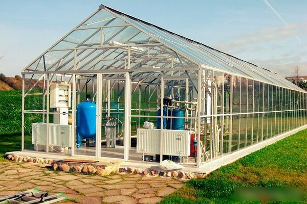 Year-round greenhouse